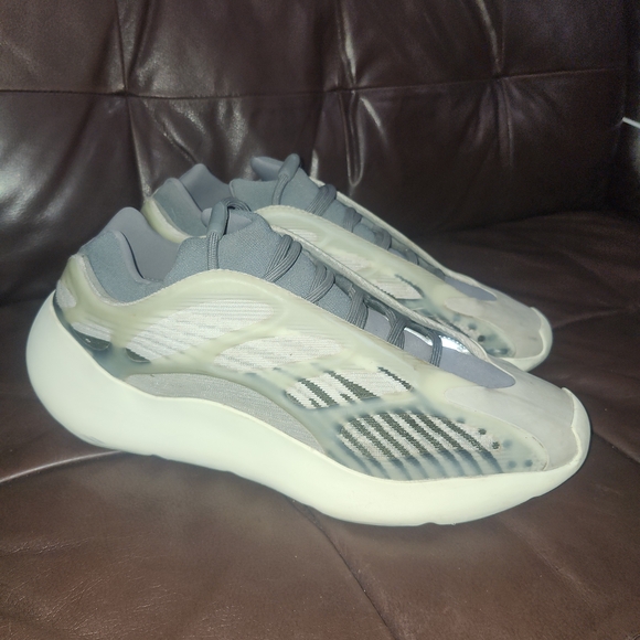 Men's Athletic Shoes in Gray and White - Picture 1 of 5